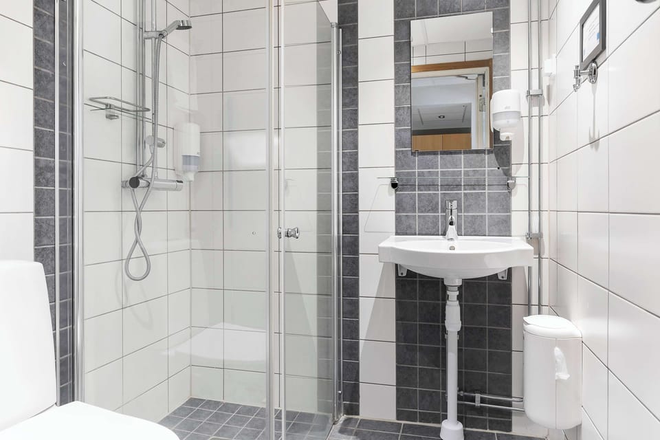 Standard Room, Multiple Beds, Non Smoking | Bathroom | Shower, towels