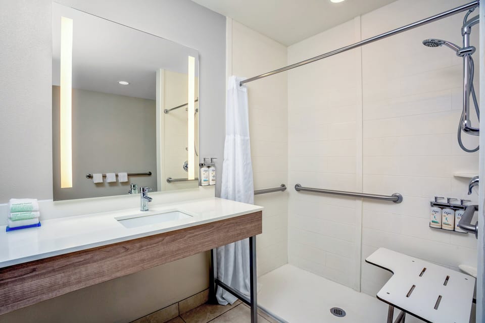 Standard Room, 1 King Bed, Mobility Accessible (Communications) | In-room safe, desk, soundproofing, iron/ironing board