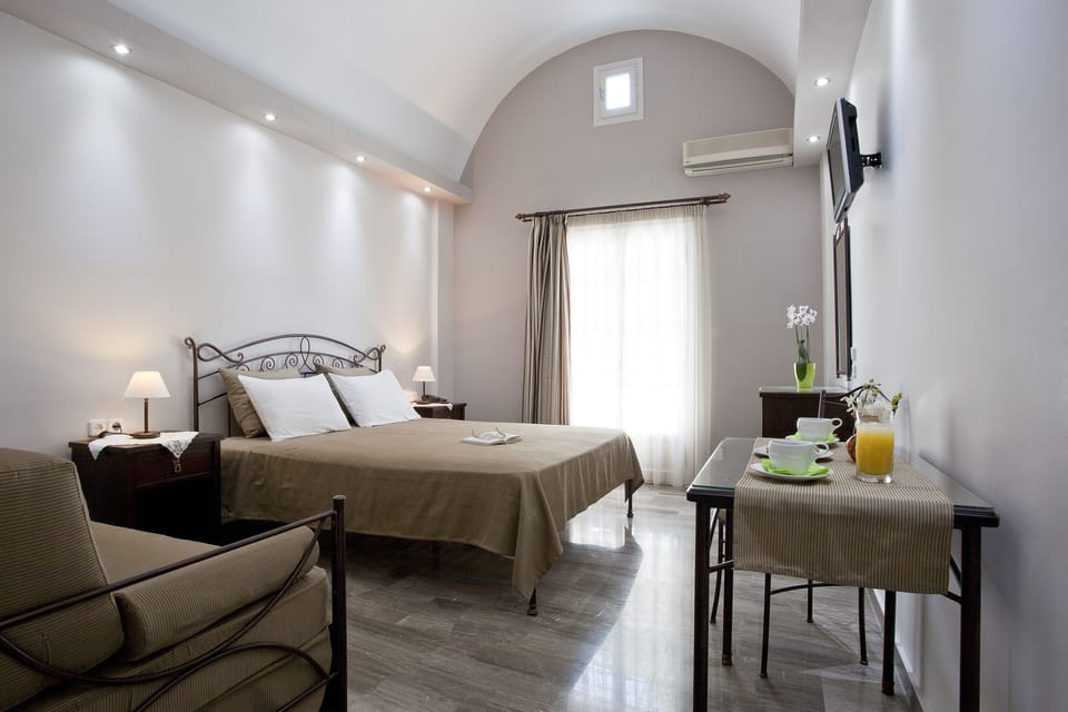 Studio (for 2) | In-room safe, individually decorated, free WiFi