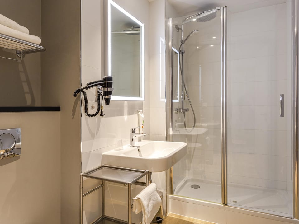 Standard Double Room, 1 Double Bed | Individually decorated, desk, blackout drapes, soundproofing