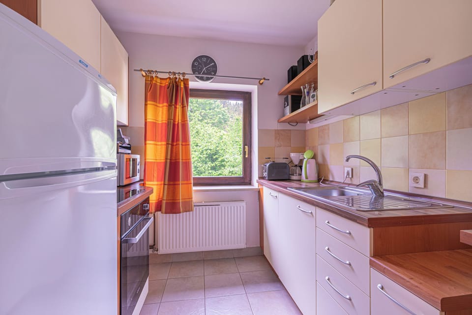 Family House, 3 Bedrooms, Fireplace (House Fortin With Sauna Near Bloke) | Private kitchen | Fridge, microwave, oven, stovetop