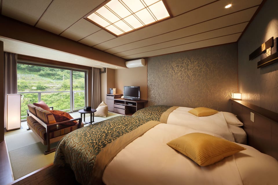 In-room safe, WiFi (free), bed sheets