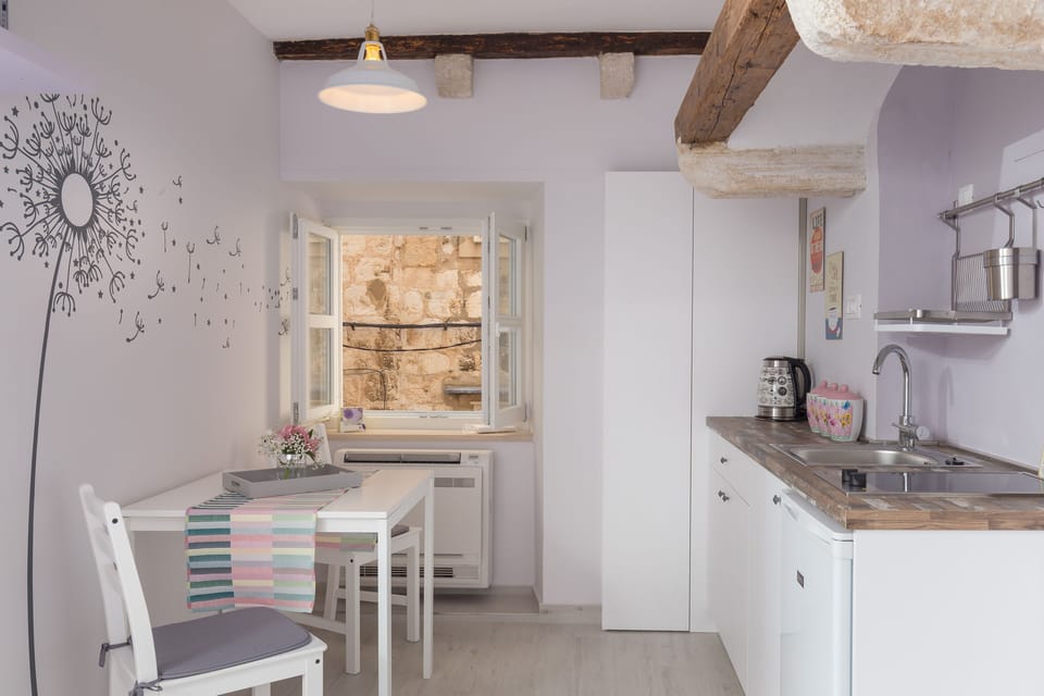 Studio (Studio Apartment) | Private kitchenette | Fridge, electric kettle, cookware/dishes/utensils