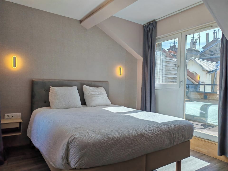 Double Room, Terrace | Individually furnished, desk, laptop workspace, soundproofing