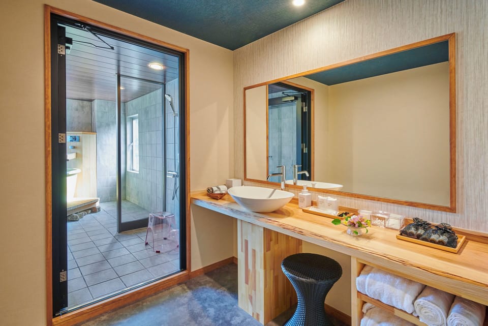 [Ariake] Natural hot spring with semi open-air bath | Bathroom | Slippers, electronic bidet, towels