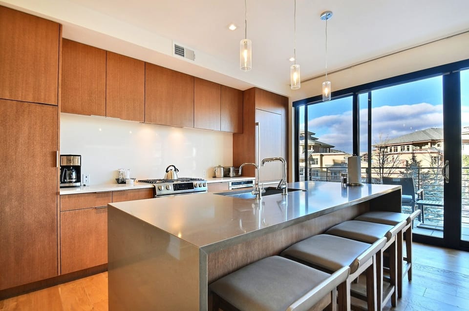 Condo, 1 Bedroom | Private kitchen | Fridge, oven, coffee/tea maker, toaster