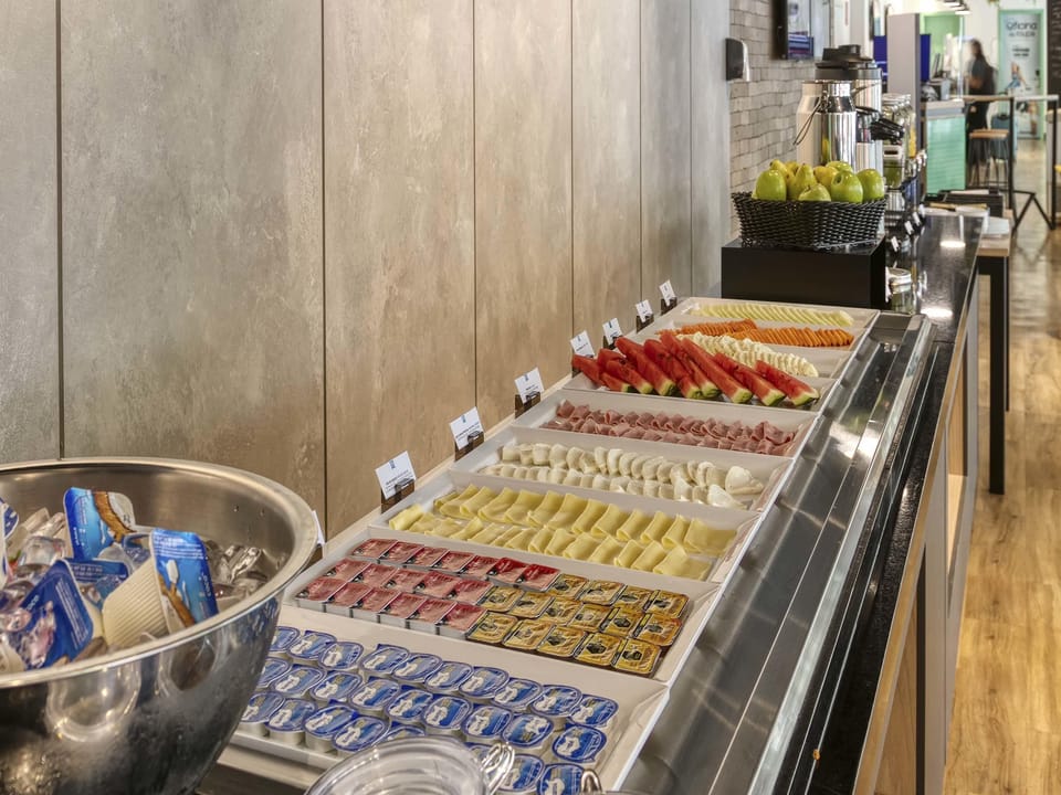 Daily buffet breakfast for a fee