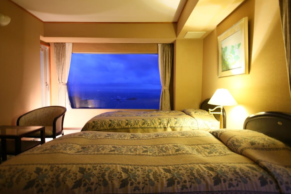 Corner Suite with Ocean View | Premium bedding, minibar, in-room safe, blackout drapes