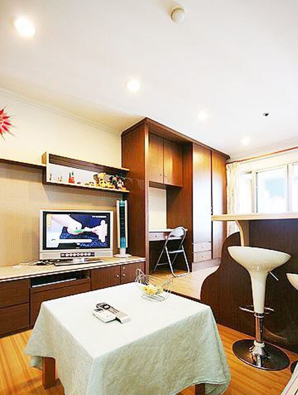 Standard Room | Desk, blackout drapes, free WiFi, bed sheets