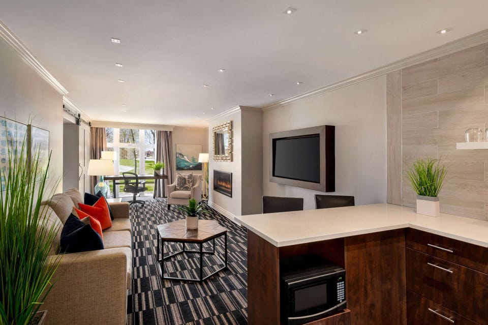 Luxury Suite, 1 Bedroom, Non Smoking (Stair Access Only) | Hypo-allergenic bedding, desk, blackout drapes, iron/ironing board