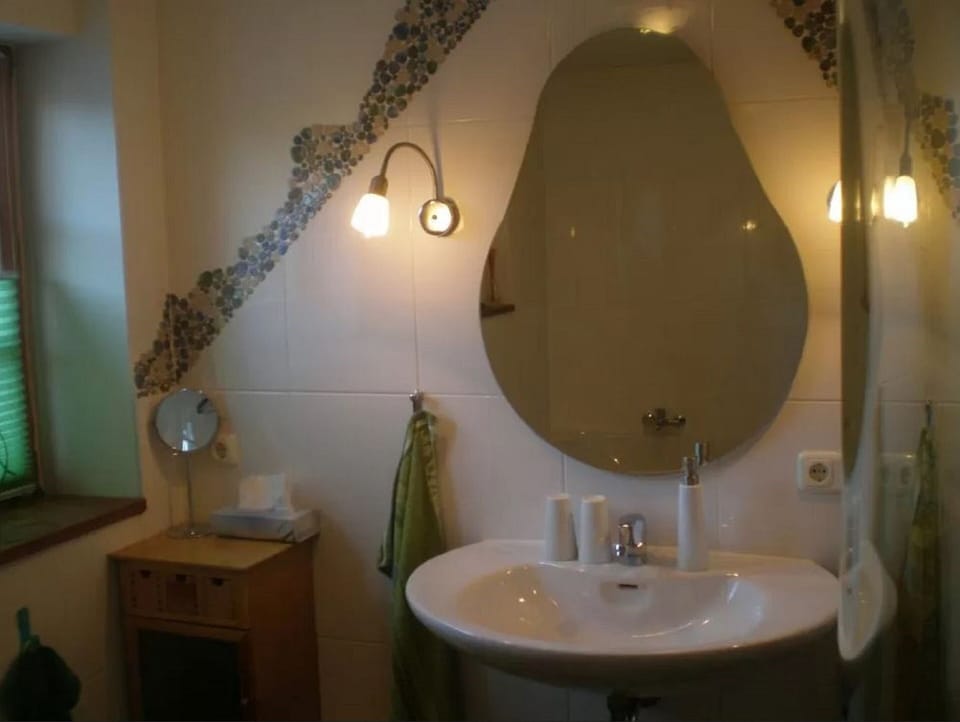 Double Room | Bathroom | Shower, hair dryer, towels