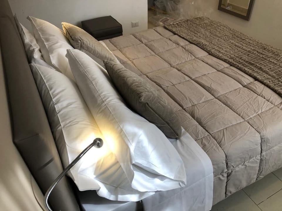 Economy Room, 2 Twin Beds | Minibar, in-room safe, desk, soundproofing