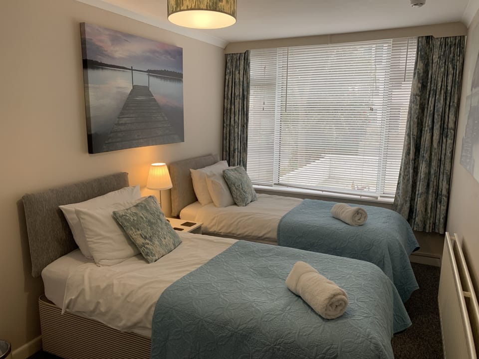 Twin Room | Iron/ironing board, free WiFi, bed sheets