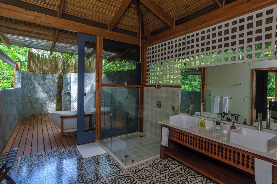 Linda Vista Villa | Bathroom | Eco-friendly toiletries, bathrobes, towels, soap