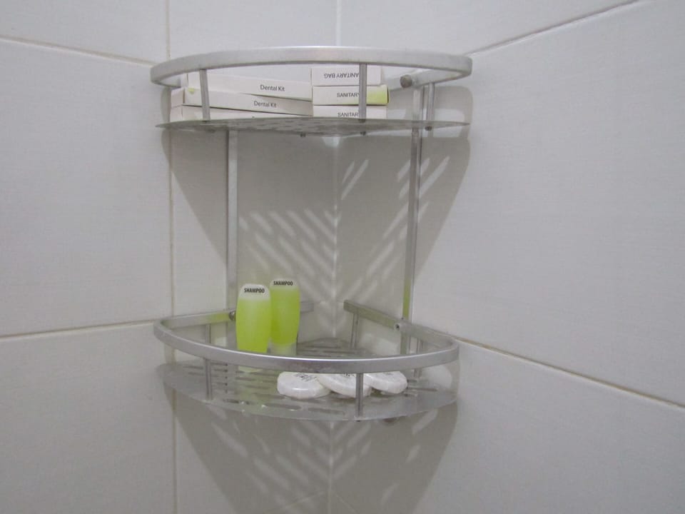 Family Villa | Bathroom | Shower, rainfall showerhead, free toiletries, slippers