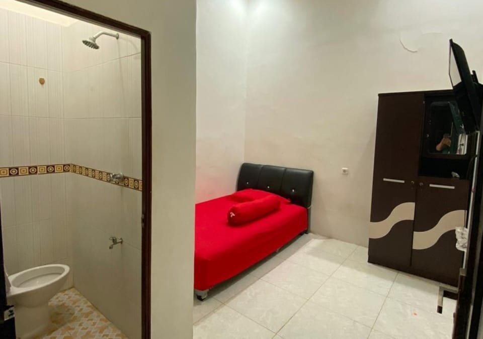 Standard Room | Desk, WiFi (free), bed sheets