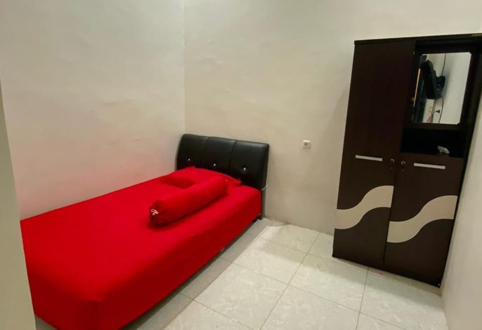 Standard Room | Desk, WiFi (free), bed sheets