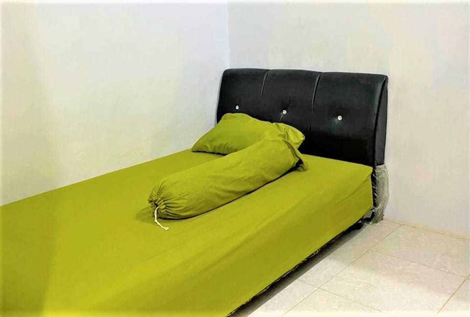 Standard Room | Desk, WiFi (free), bed sheets
