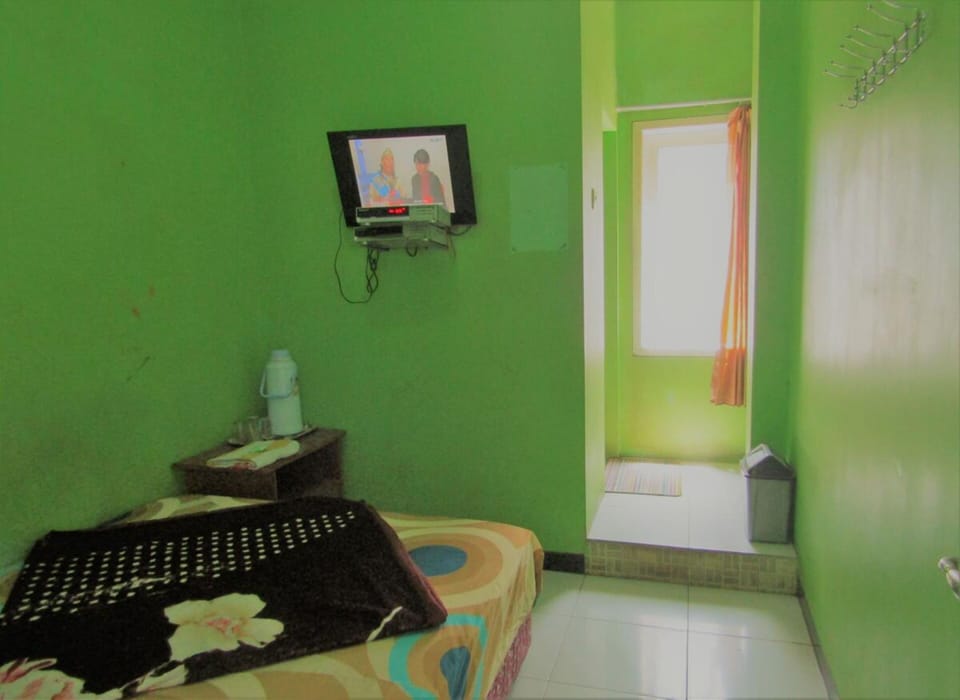 Standard Room | Desk