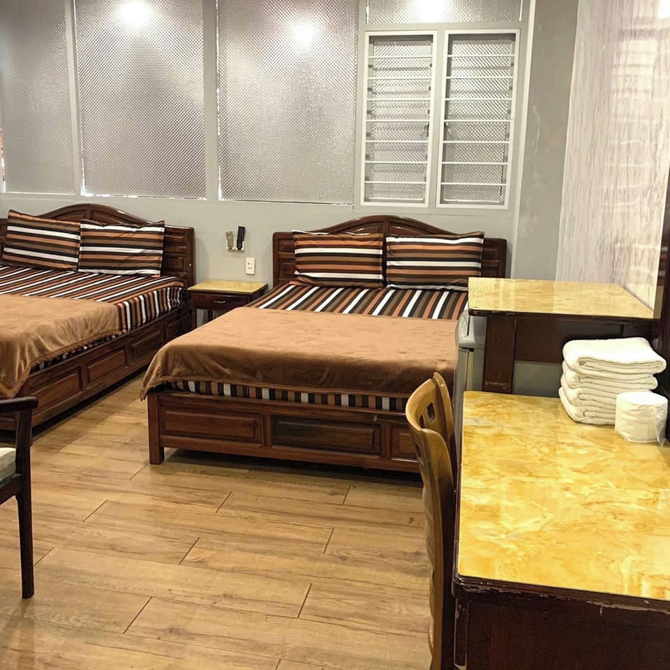 Superior Family | Desk, free WiFi, bed sheets
