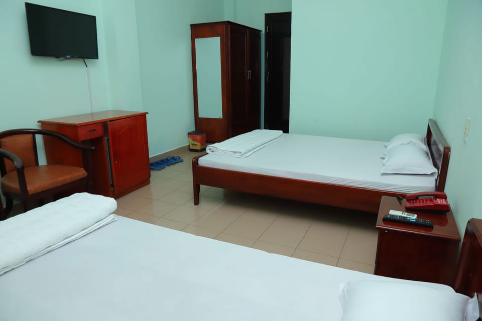 Family Room | Bathroom | Shower, slippers, bidet, towels