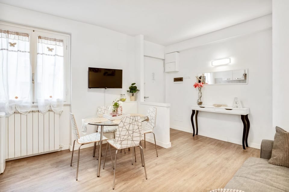Apartment, 2 Bedrooms | In-room dining