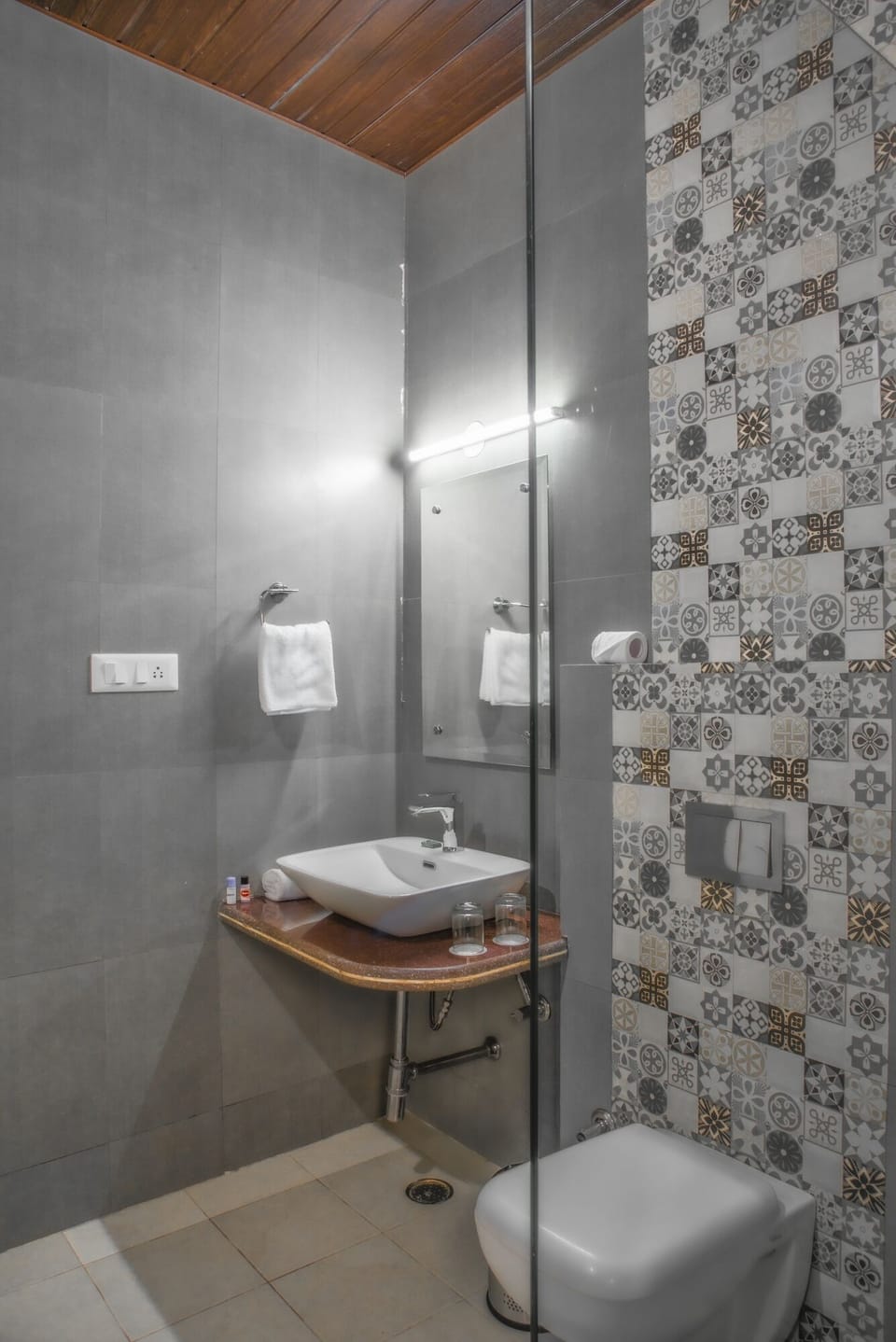 Traditional Cottage, Patio, Mountain View | Bathroom | Shower, free toiletries, towels, soap