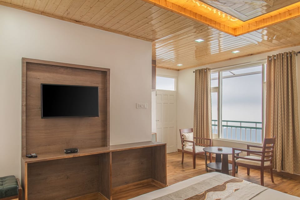 Superior Room, Balcony, Mountain View | Desk, blackout drapes, bed sheets