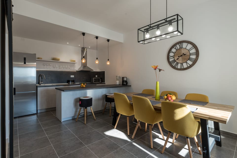 House (Three Bedroom House with Jacuzzi and ) | In-room dining