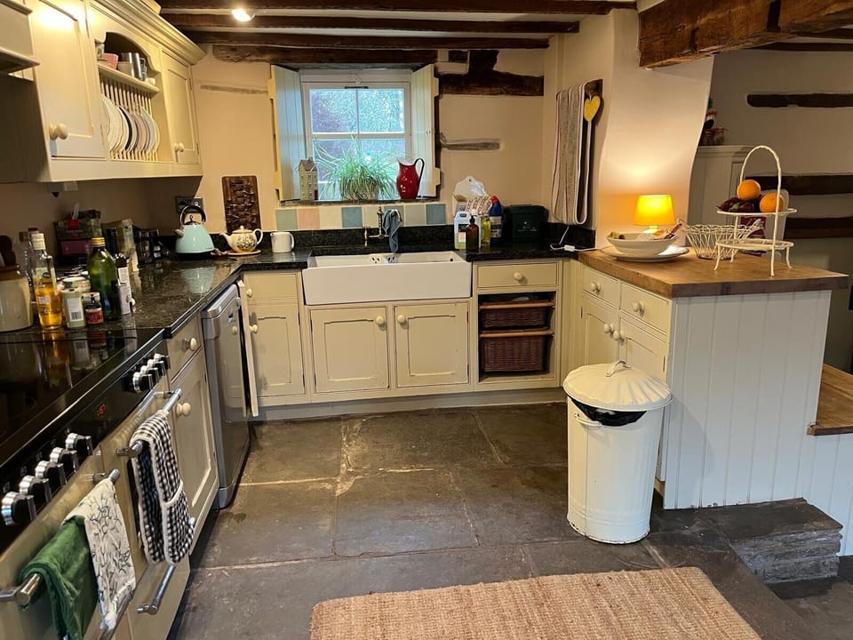 House | Private kitchen | Fridge, oven, stovetop, electric kettle
