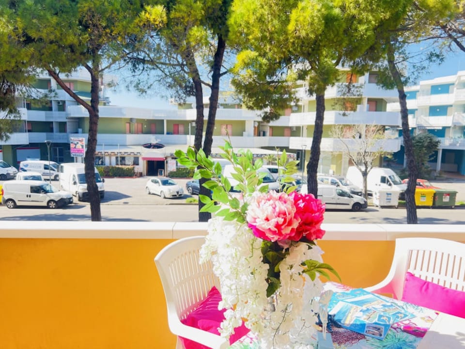 Apartment, 1 Bedroom, Balcony, City View | Outdoor dining