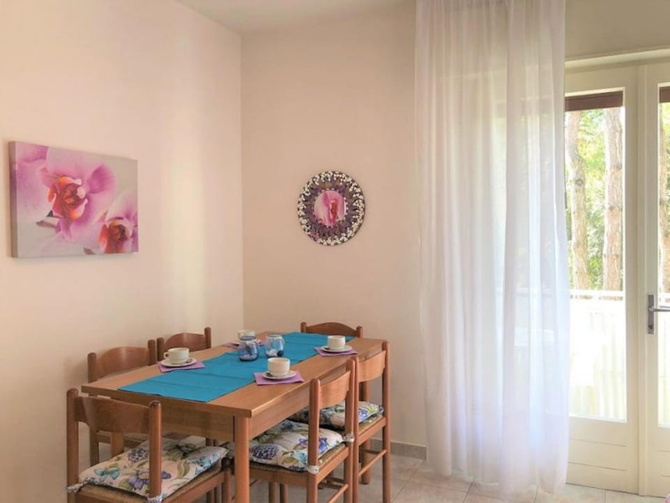 Apartment, 2 Bedrooms, Balcony | Dining room