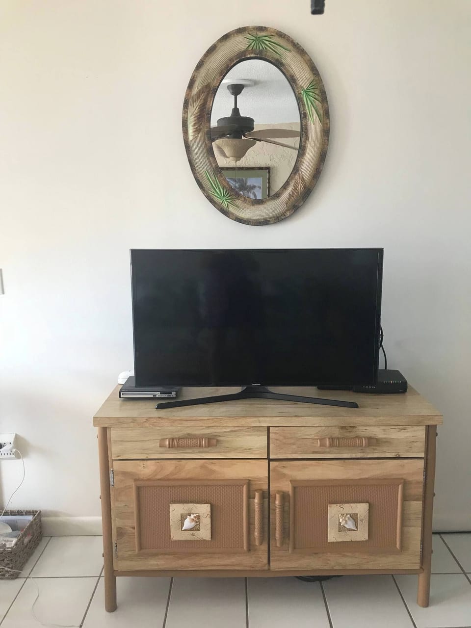 Condo, 1 Bedroom, Smoking, Balcony | Living area | Books