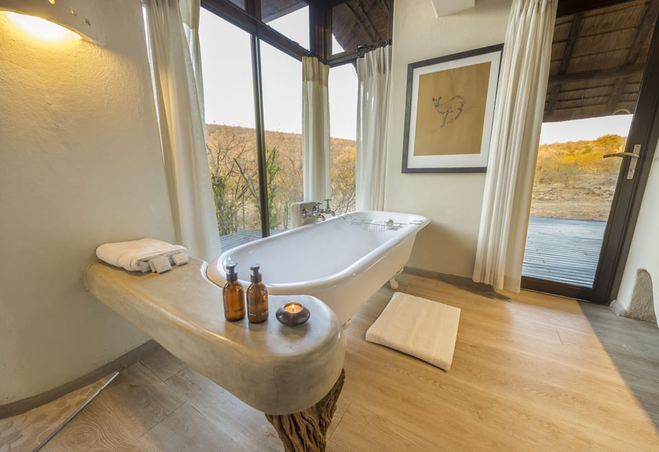 Deep soaking bathtub