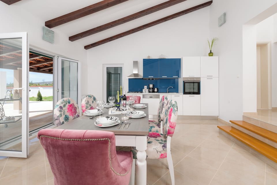 Villa (Luxury Villa) | Dining room