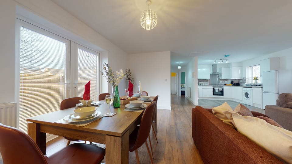 Apartment, Private Bathroom | Restaurant