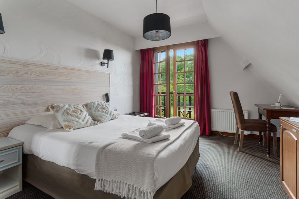 Superior Room, Balcony, Sea View | Soundproofing, free cribs/infant beds, free WiFi, bed sheets