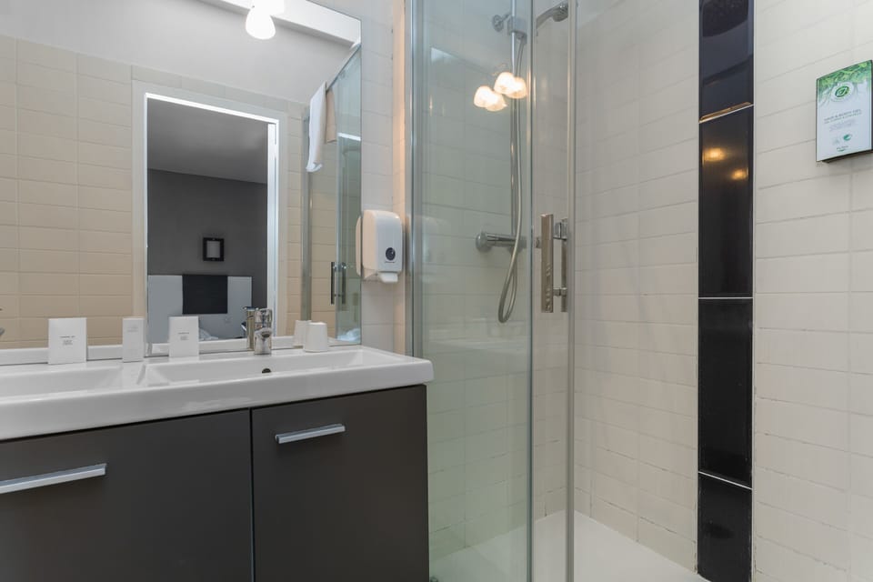 Superior Room, Balcony, Sea View | Bathroom | Free toiletries, hair dryer, towels