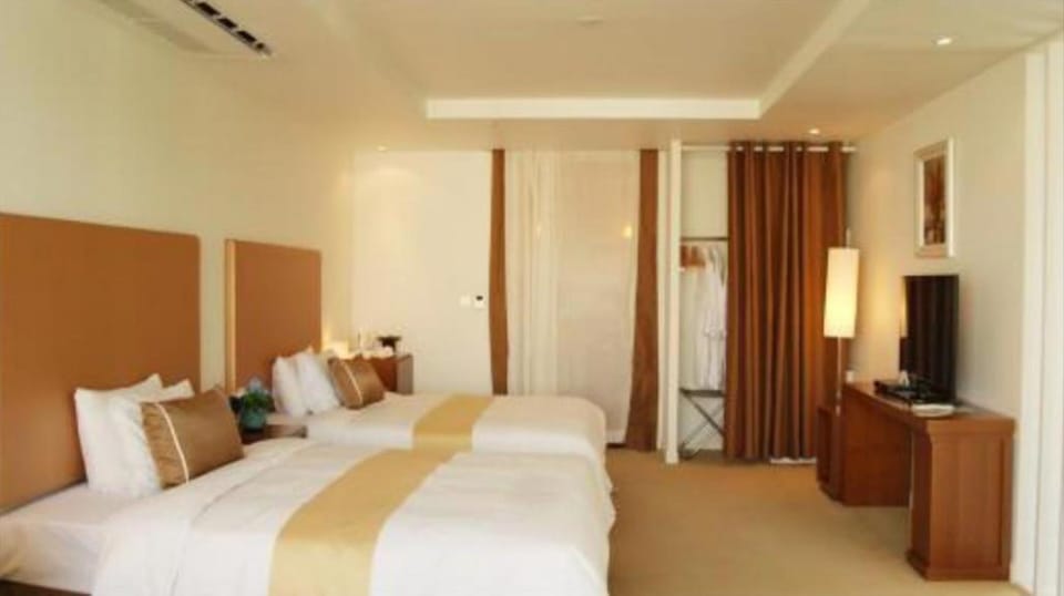 Deluxe Double Twin Room | Down comforters, laptop workspace, soundproofing, WiFi (free)