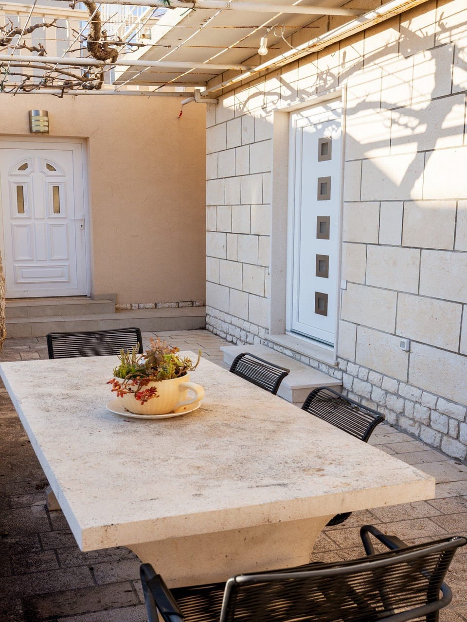 Apartment (One Bedroom Apartment with Patio) | Exterior