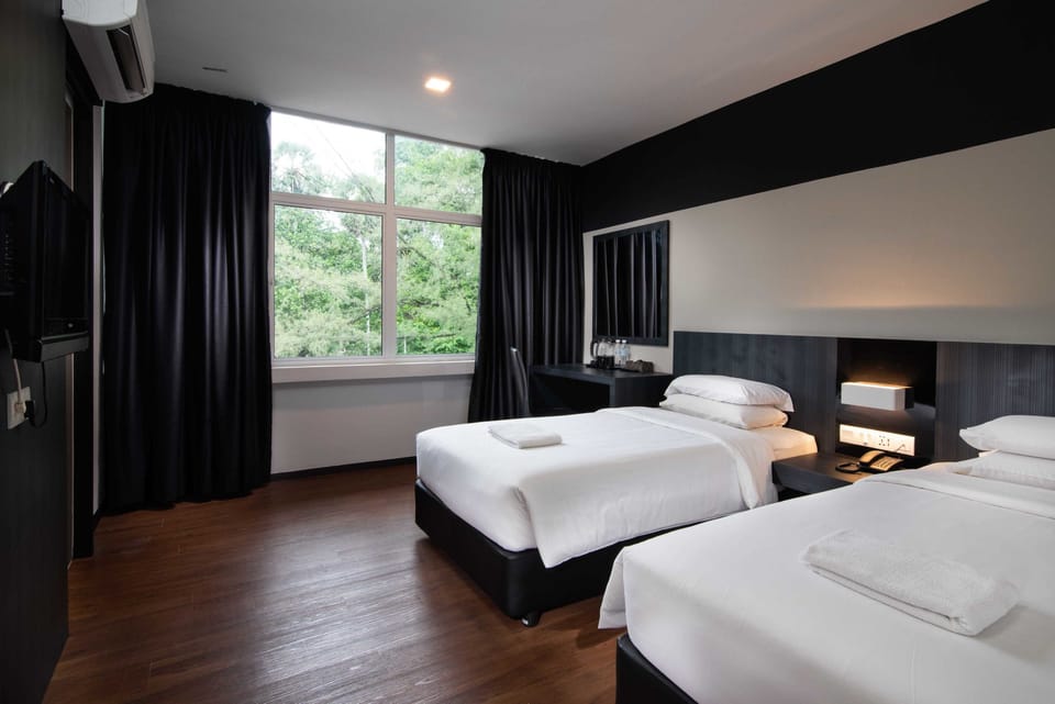 Deluxe Twin Room, 2 Twin Beds | Minibar, in-room safe, desk, free WiFi