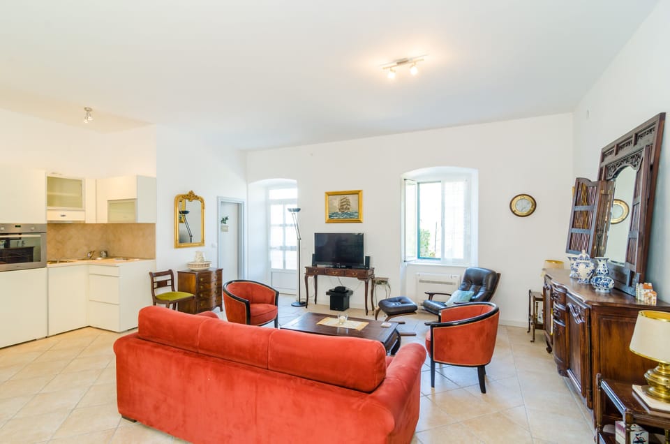 House (Four Bedroom Holiday Home with Terrac) | Living room | TV