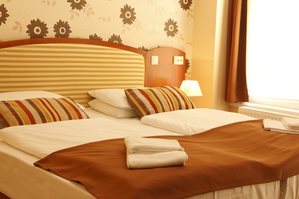 Deluxe Room | Minibar, desk, blackout drapes, free WiFi