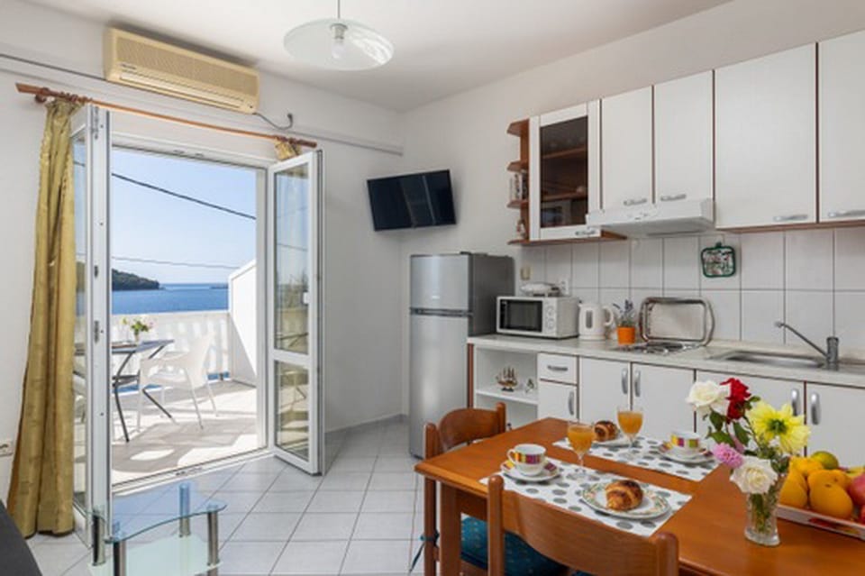 Apartment (One Bedroom Apartment with Terrace an) | Private kitchen | Fridge