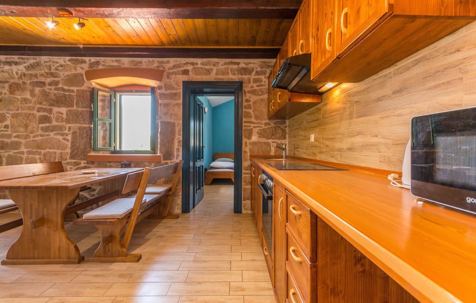 Apartment (A1) | Private kitchen | Fridge, microwave, stovetop, espresso maker