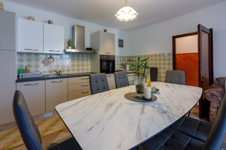 Private kitchen | Fridge, oven, stovetop, dishwasher