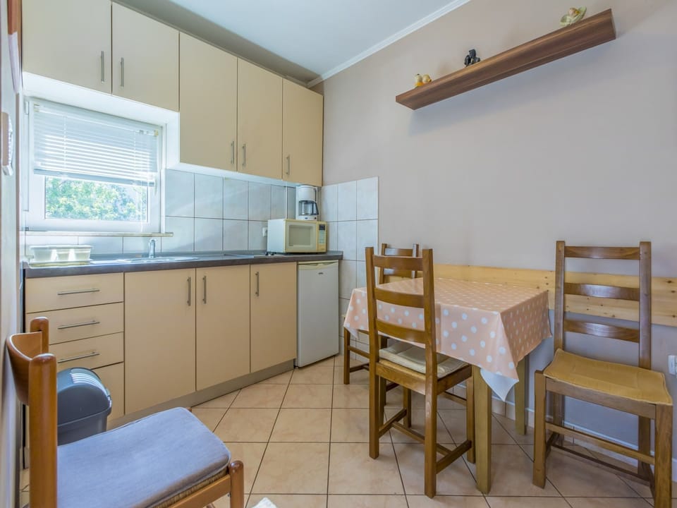 Private kitchen | Fridge, microwave, stovetop, espresso maker