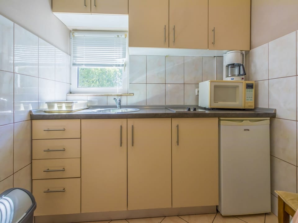 Private kitchen | Fridge, microwave, stovetop, espresso maker