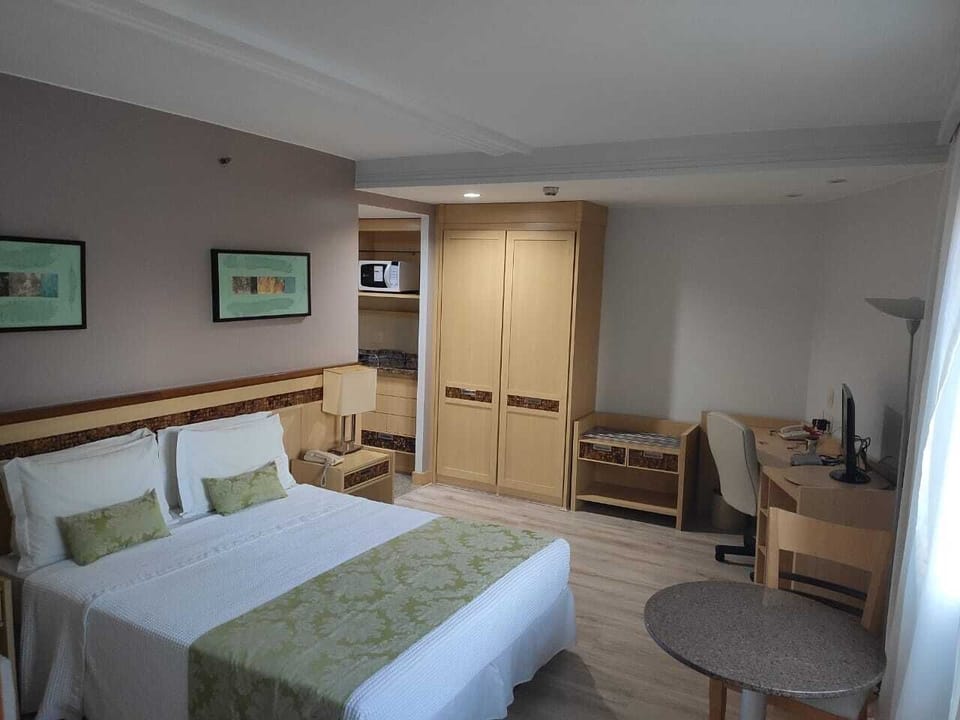 Deluxe Room | Minibar, iron/ironing board, free WiFi