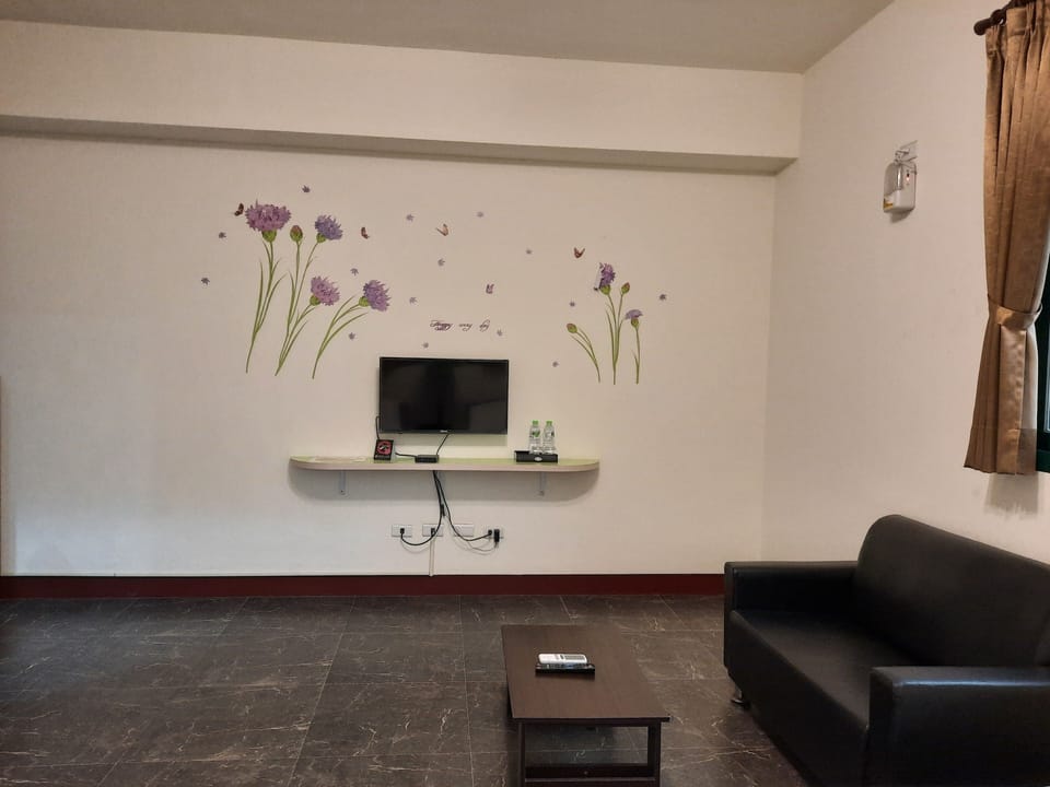 Family Quadruple Room | Desk, free WiFi